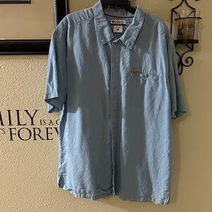 Columbia Men's Light Blue Casual Shirt